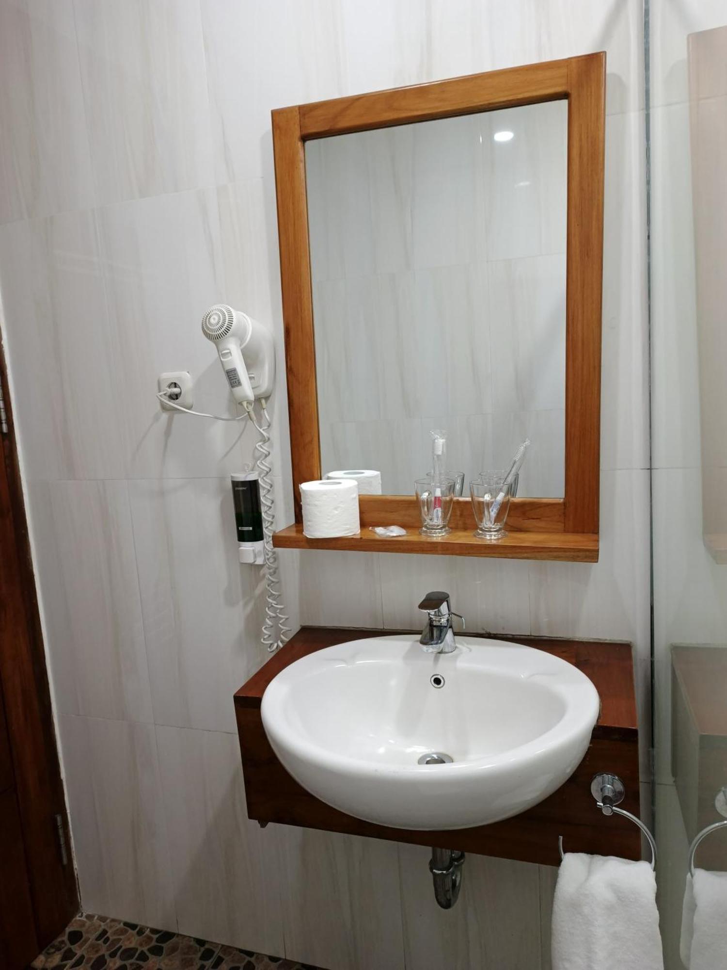 Hotel Spring Hill Ruteng