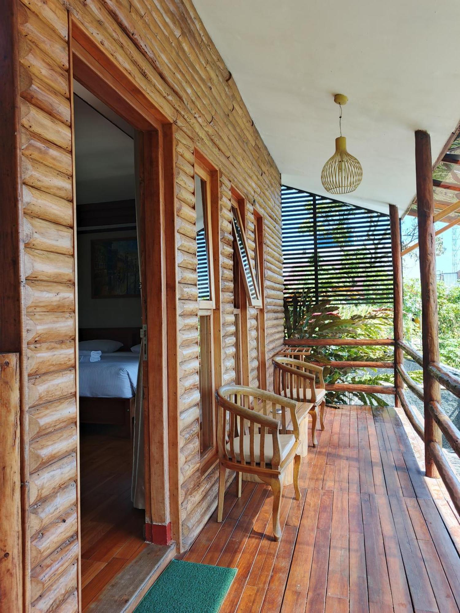 Hotel Spring Hill Ruteng
